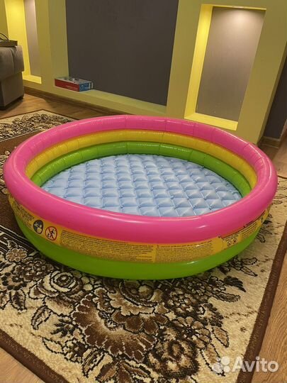 Детский надувной бассейн