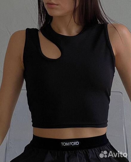 Топ с вырезом