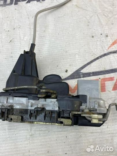 Замок двери передний левый Peugeot 307 легковой