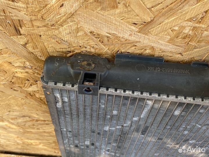 Радиатор охлаждения Toyota ipsum