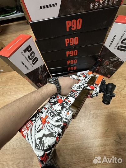 Мощный автомат P90 на орбизах