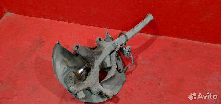 Мерседес W210 кулак передний правый Е 280 2.8