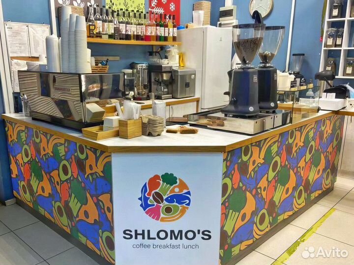 Бариста в кофейню