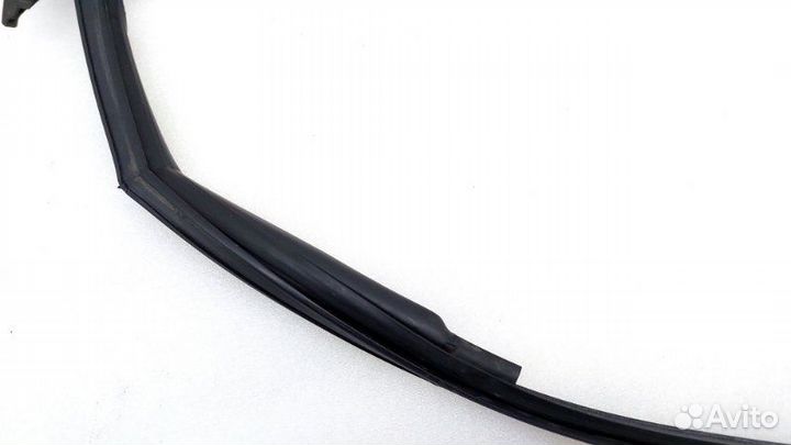 Уплотнитель стекла двери задний правый Audi Q7 4M