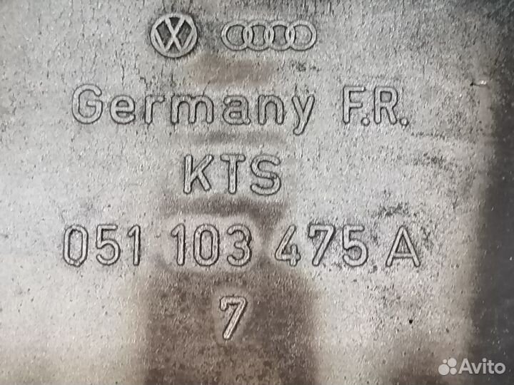 Клапанная крышка VW Passat B3 9A 2.0 1988-1993