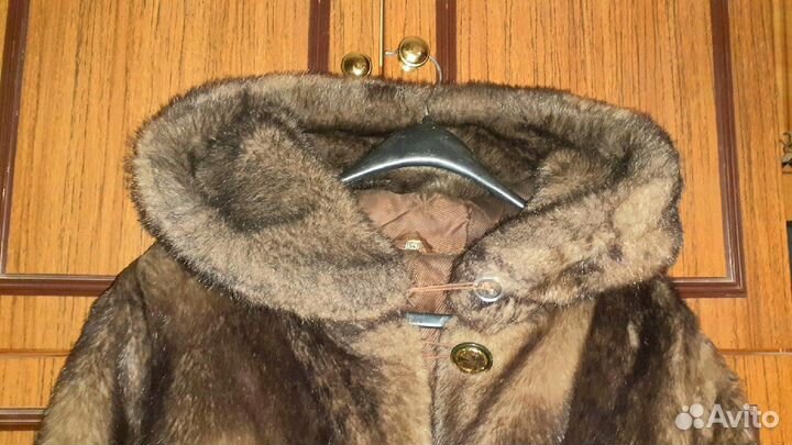 Шуба с капюшоном из искуственного меха 52 размер