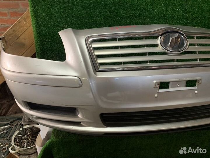 Бампер передний Toyota Avensis AZT250