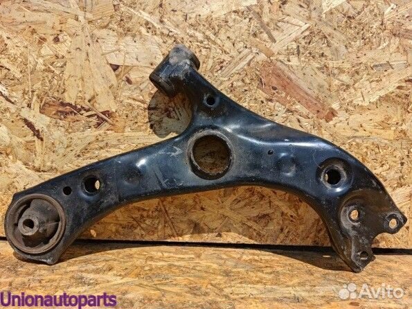 Toyotа С-HR (2016-2023) Передний рычаг с шаровой