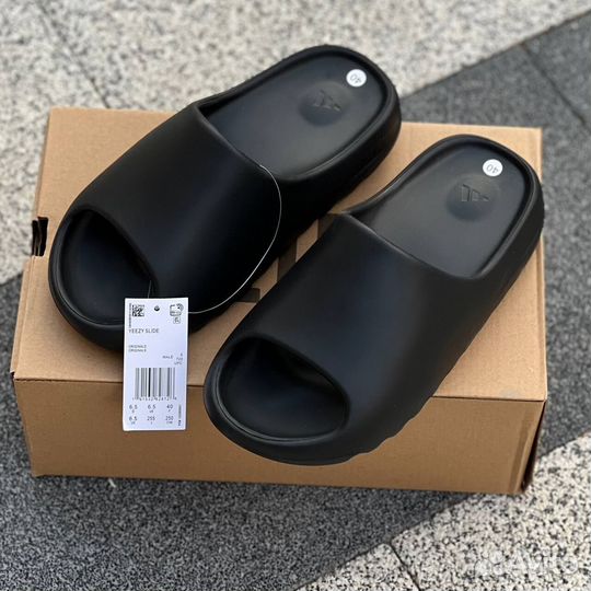 Тапки Adidas Yeezy Slide
