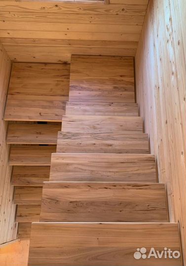 Лестница на металлокаркасе открытого типа