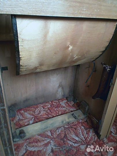 Стол швейный ретро