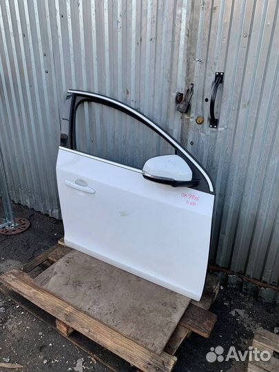 Передняя правая дверь Volvo S60 Вольво V60 белая
