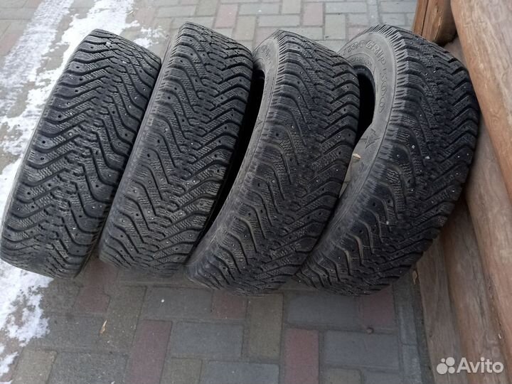 Goodyear UltraGrip 500 215/65 R16 98T