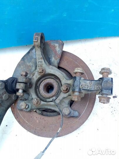 Opel Astra H Кулак поворотный передний левый