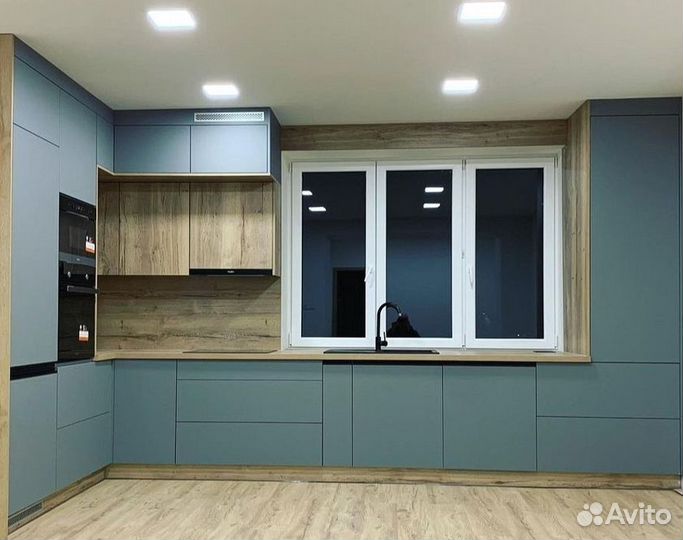 Кухня под потолок на дачу