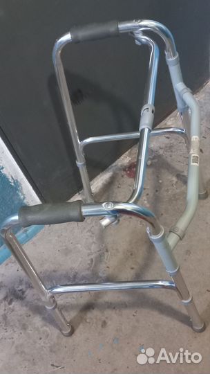 Ходунки для взрослых шагающие