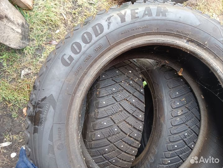 Goodyear UltraGrip 5 19.5/60 R15