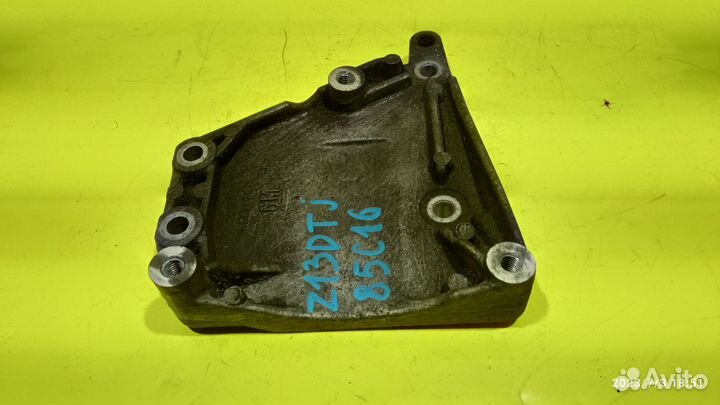 Кронштейн компрессора кондиционера Opel Corsa D