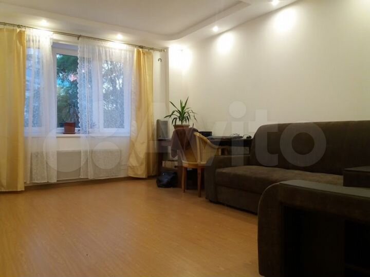 2-к. квартира, 50 м², 1/17 эт.