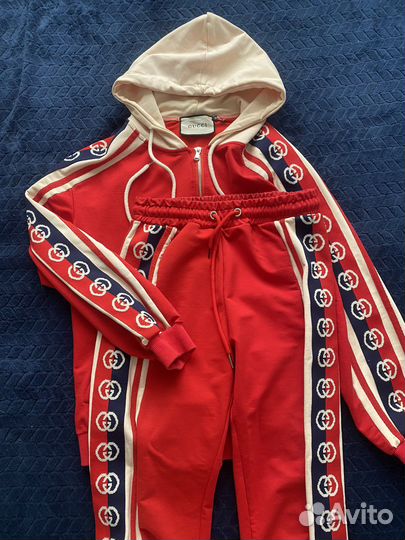 Спортивный костюм