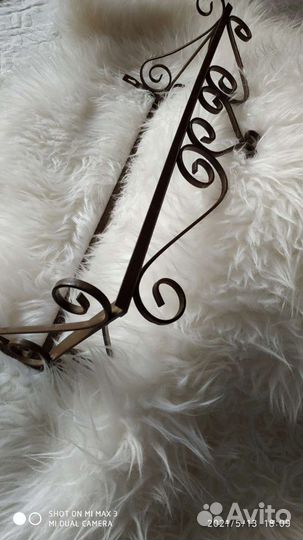 Полочка навесная металлическая