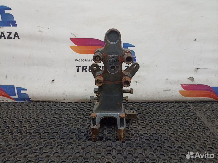 Кронштейн пневморессоры передний правый