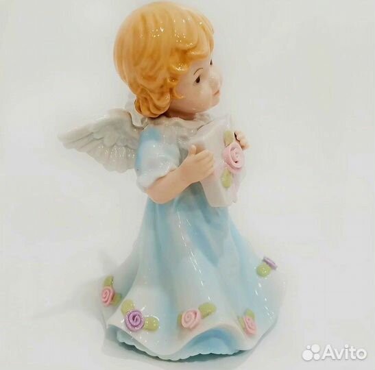 Статуэтка фарфоровая ангел