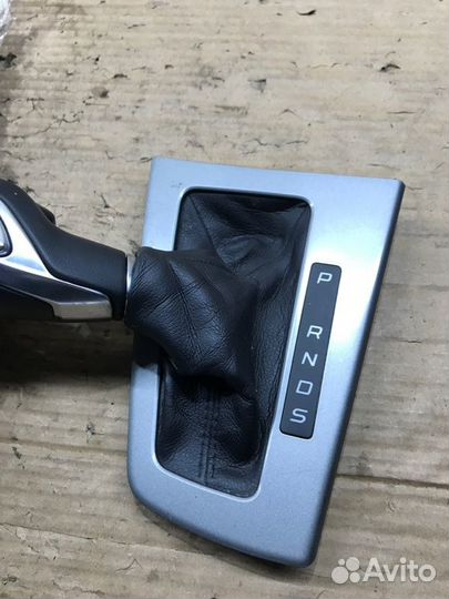 Кожух ручки кпп Ford Focus CB8 mgda 01/2011
