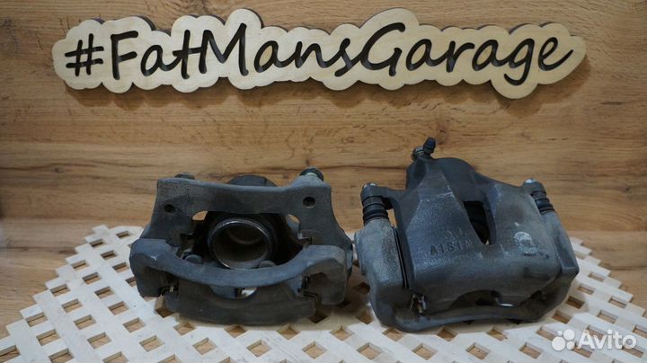 Тормозной суппорт передний Toyota Mark II