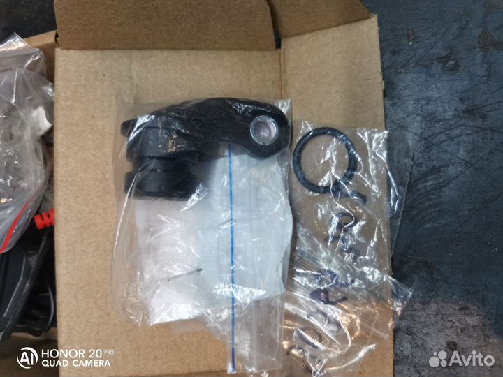 Продам заглушка в двигатель шкода Октавия тур 2008