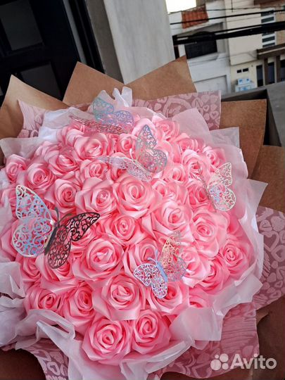 Букет из атласных роз