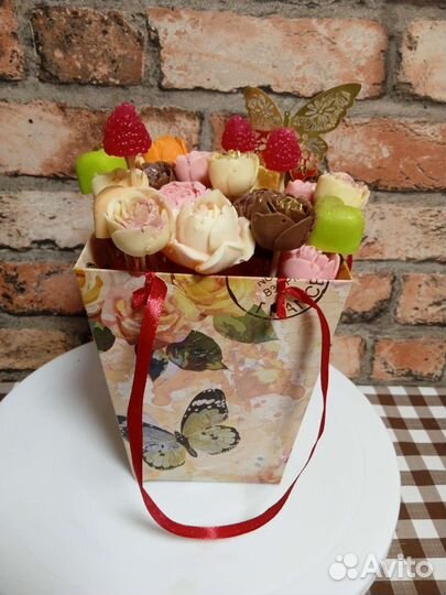 Букеты из шоколада, конфеты, леденцы