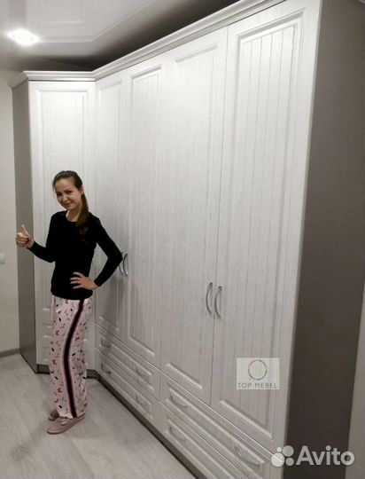 Шкаф темный