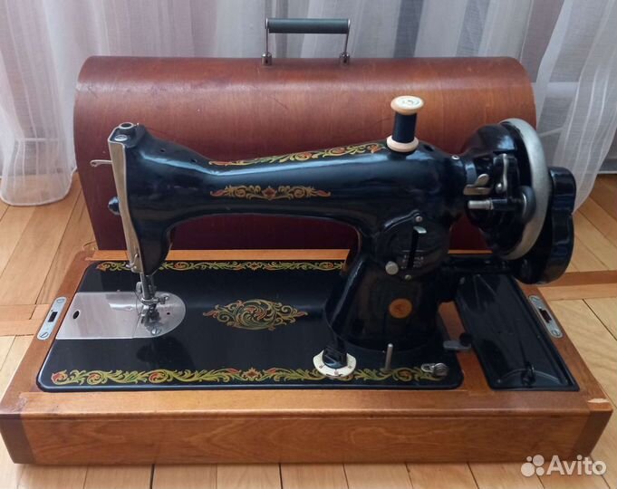 Швейная машинка СССР для коллекционеров ретро