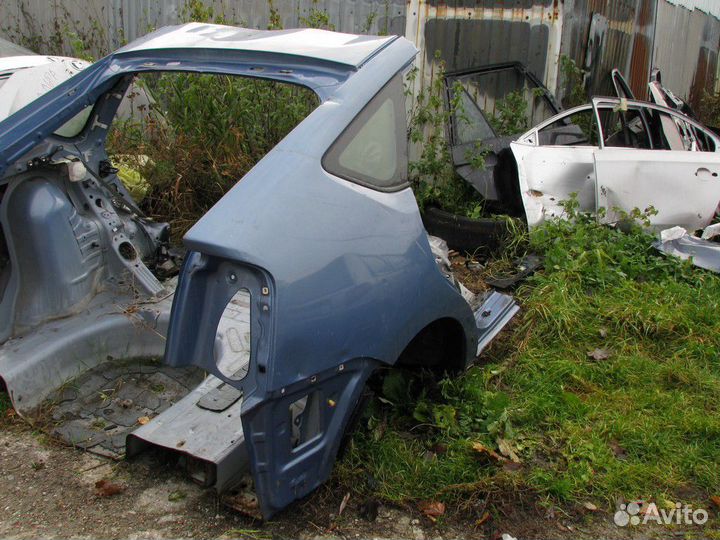 Toyota prius крыло заднее правое 2006