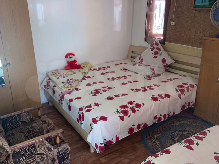 Комната 100 м² в 4-к., 1/1 эт.