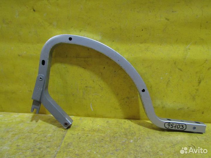 Петля багажника правая Toyota Corolla 150 07г 9510