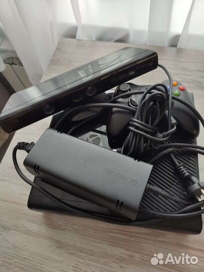 Xbox 360 с kinect + 2 игры