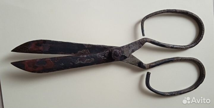 Старинные кованные ножницы