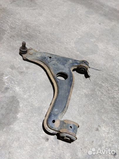 Рычаг передний Opel Vectra B 1995-2002