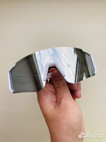 Очки спортивные белые зеркальные солнцезащитные