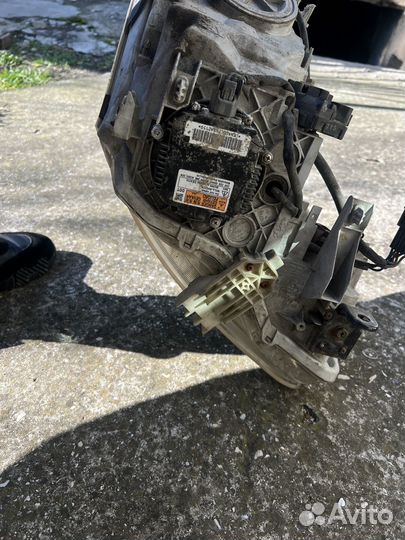 Фары ксенон левая правая infiniti g35