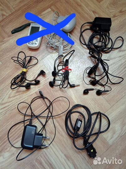 Зарядные и наушники
