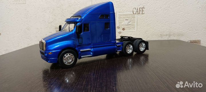 Модель Kenworth T2000. 1/32