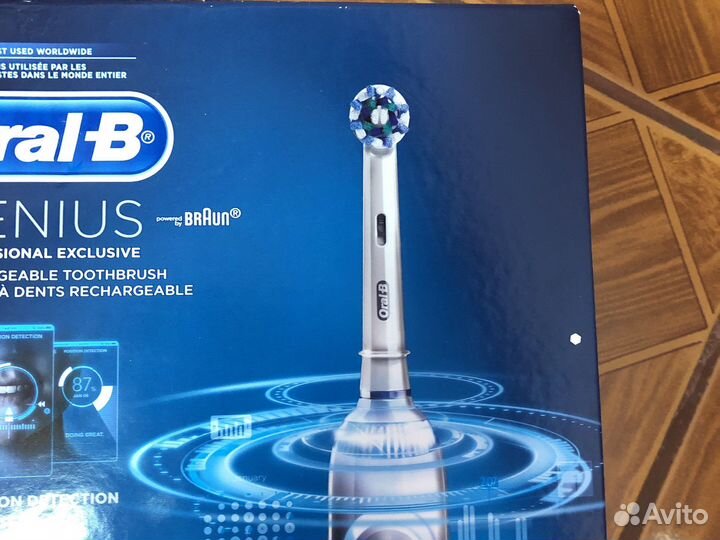 Электрическая зубная щетка Oral-B Genius