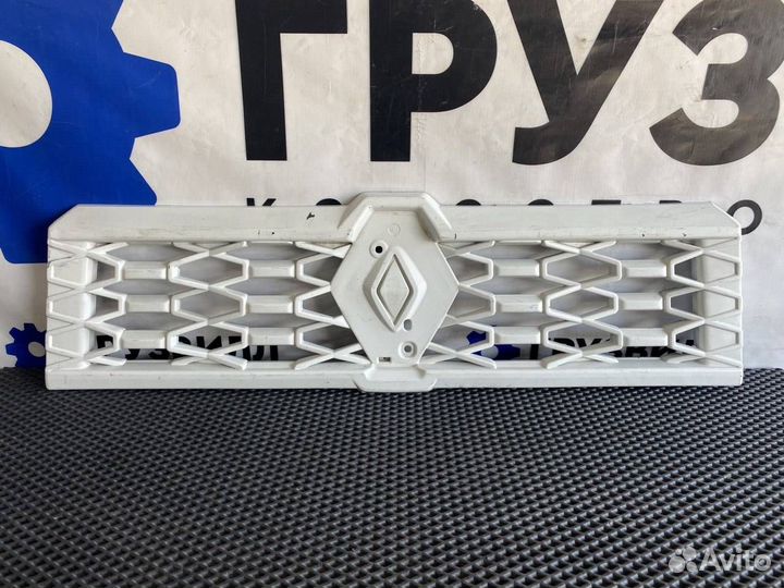 Решетка в бампер Renault T 84596570