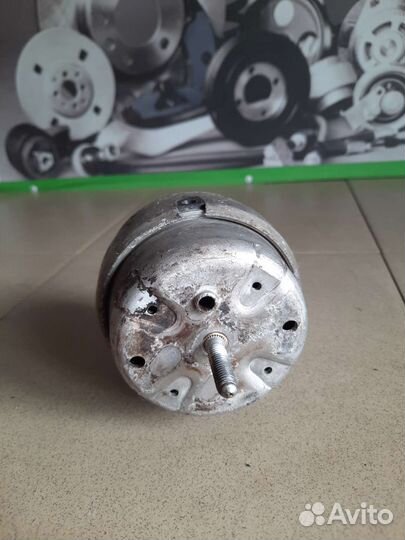 Подушка двигателя Volkswagen Passat b5