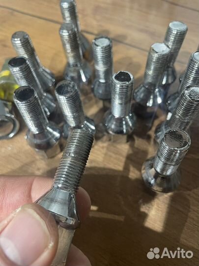 Колесные болты