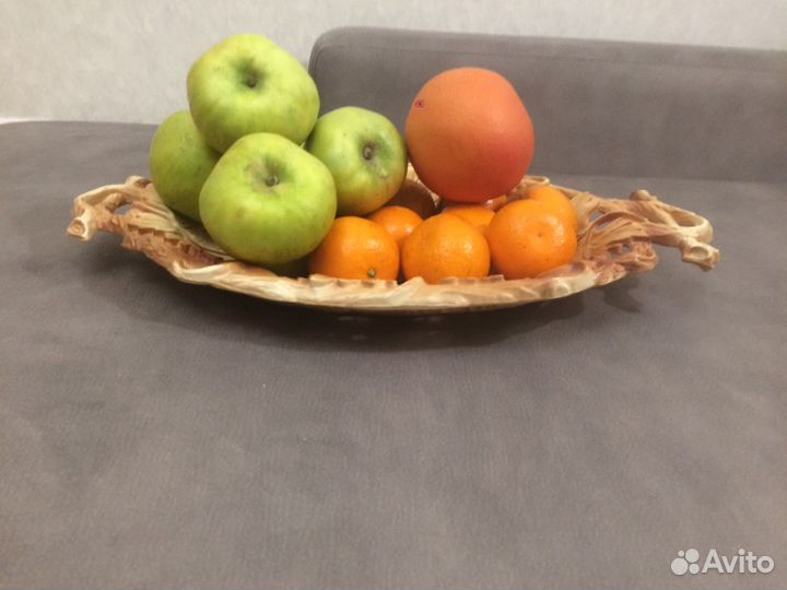 Рюмки из оникса, поднос для фруктов