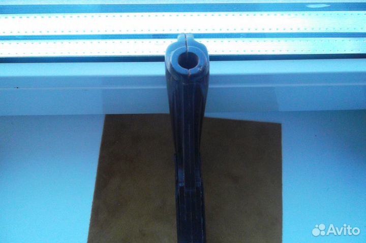 Модель пистолета из эбонита